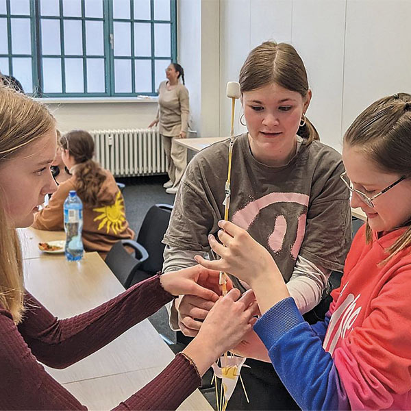 © Fraunhofer IZM | Schülerinnen beim Girls‘Day 2023 am Fraunhofer IZM Berlin