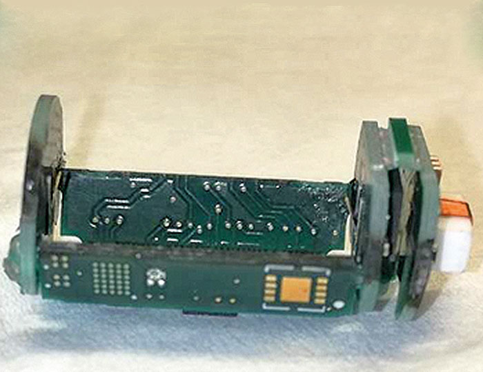 Semi-Flex-Leiterplatte mit 3D-gestapelten Modulen; Leerraum Batterie und Magnet | © Fraunhofer IZM