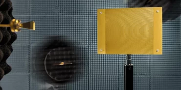 Am Fraunhofer IZM wird an neuen Reflektortechnologien für 6G-Anwendungen geforscht. Dazu gehören statische Reflektoren und RIS. | © Fraunhofer IZM