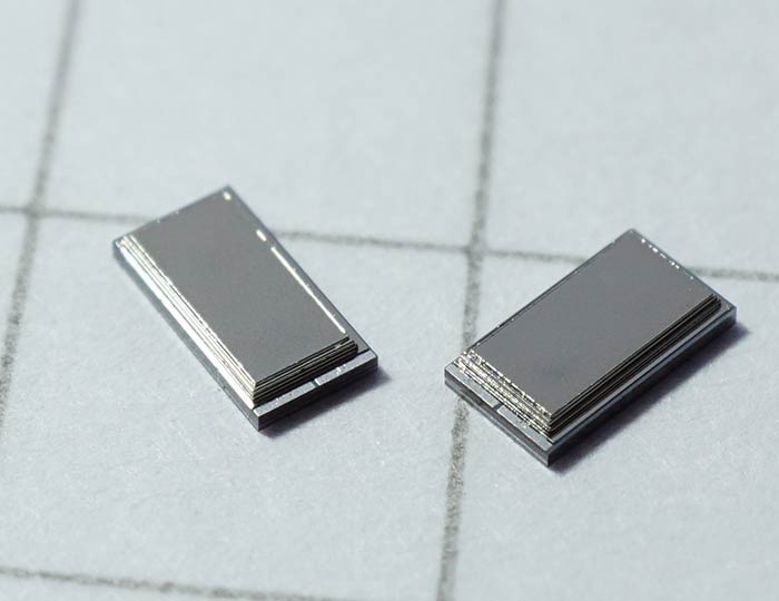 Wiederaufladbare Mikrobatterien 1,5 x 3 mm² © Fraunhofer IZM